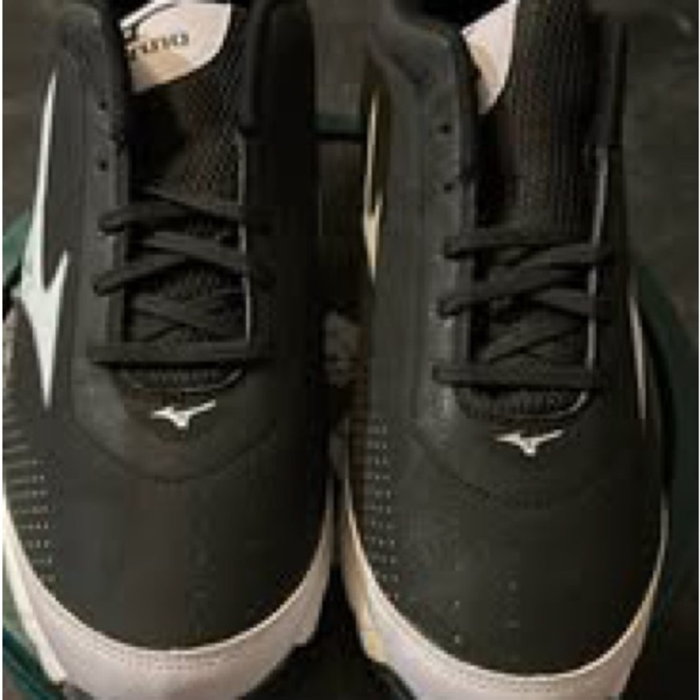 Mizuno Black and White Sports Sneakers